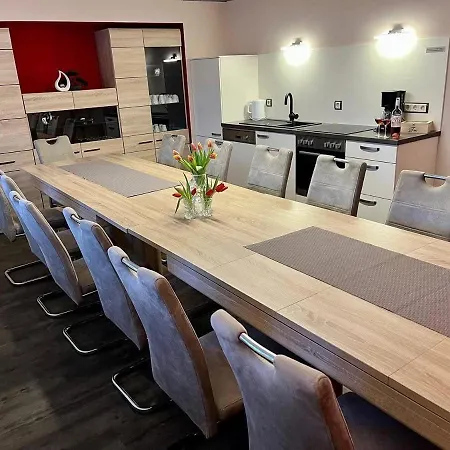 Appartement-hollenstein-mit-dachstudio-auf-2-etagen شقة فيلنغن