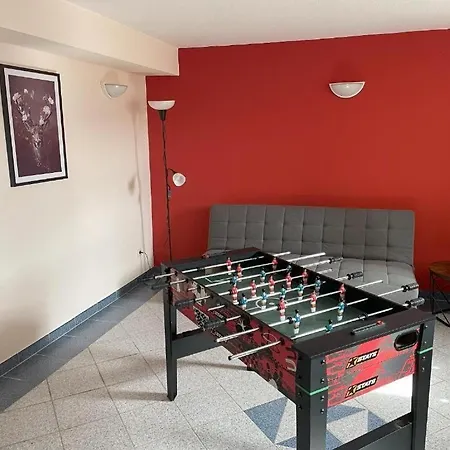 Appartement-hollenstein-mit-dachstudio-auf-2-etagen شقة